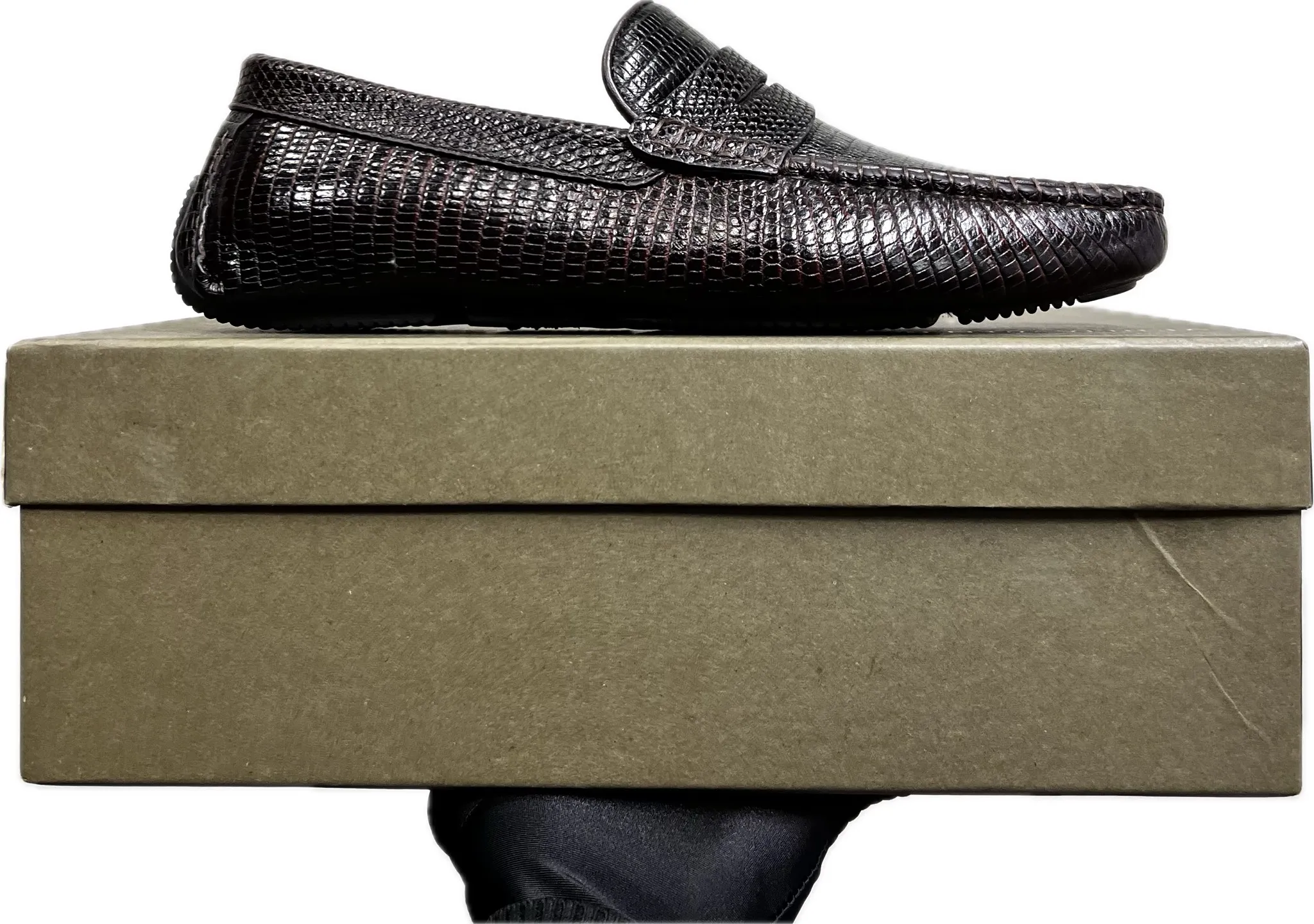 Factory price 480 BV 〰️Purely handmade classic men's beanie shoes👉👉driving shoes, slip-on shoes, made of imported cowhide from Italy, 💕water-dyed cowhide lining, 🔊original outsole, waterproof platform design, comfortable on the feet. A good choice for traveling and driving, three colors available, code number: 38-44, (45 can be customized)